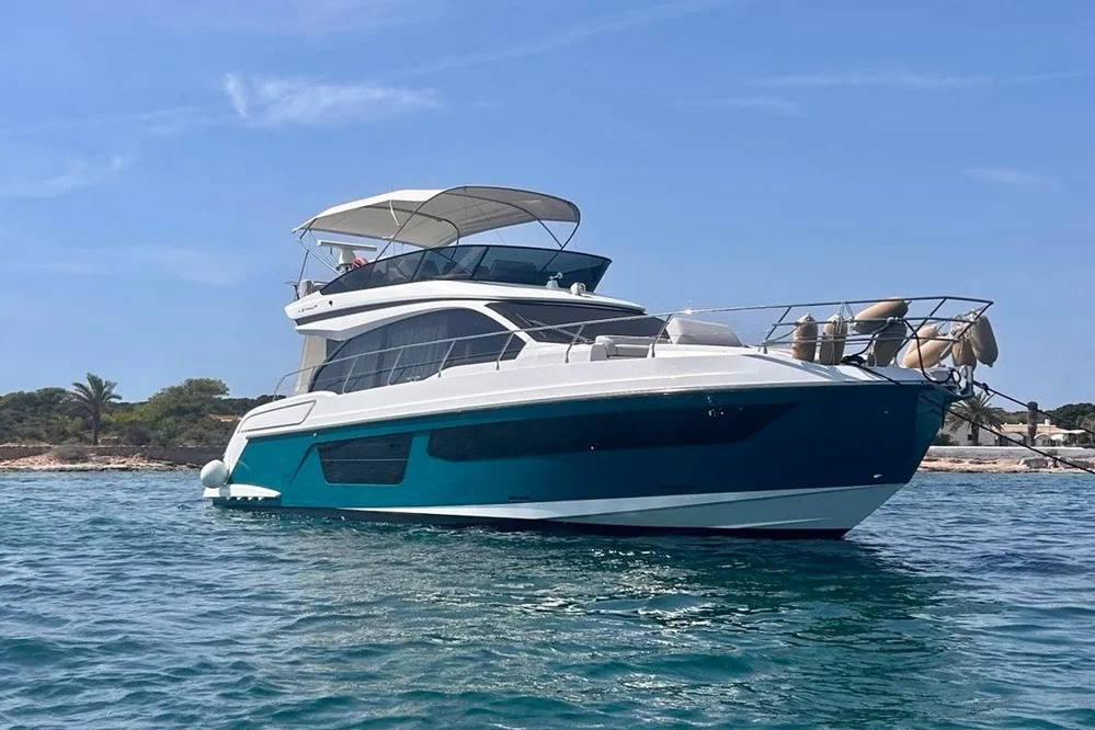 BoatPhoto.coverAlt