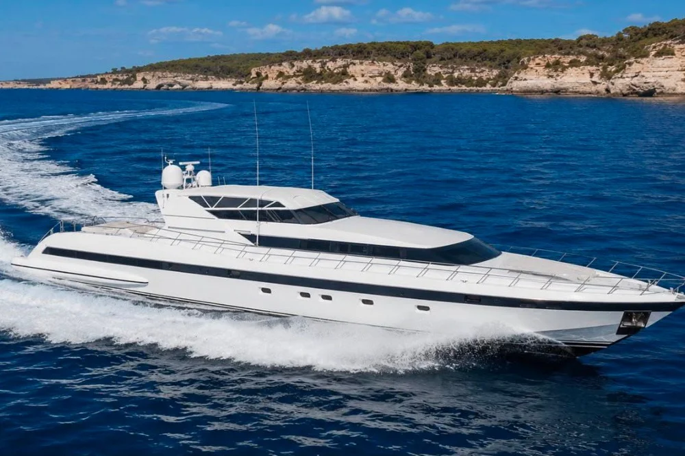 BoatPhoto.coverAlt