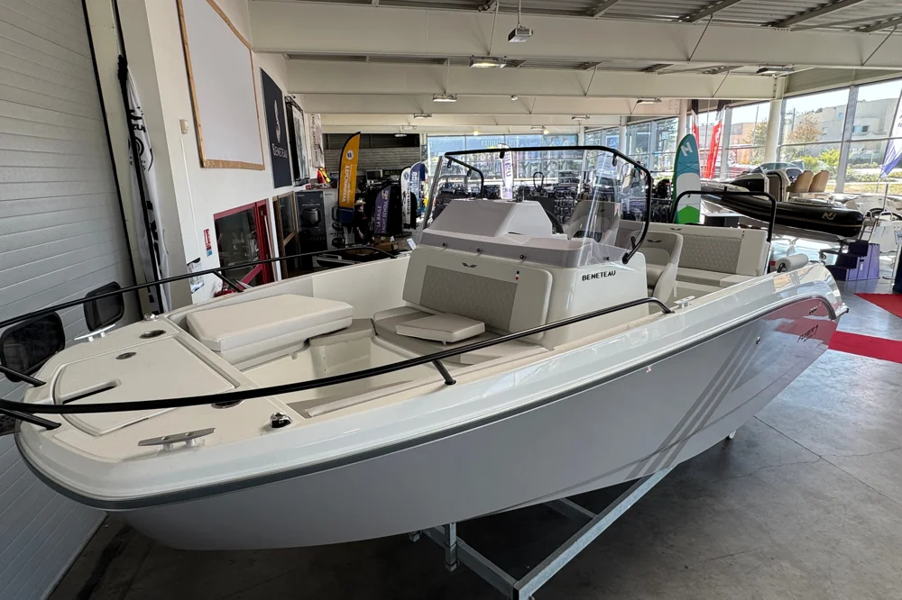BoatPhoto.coverAlt