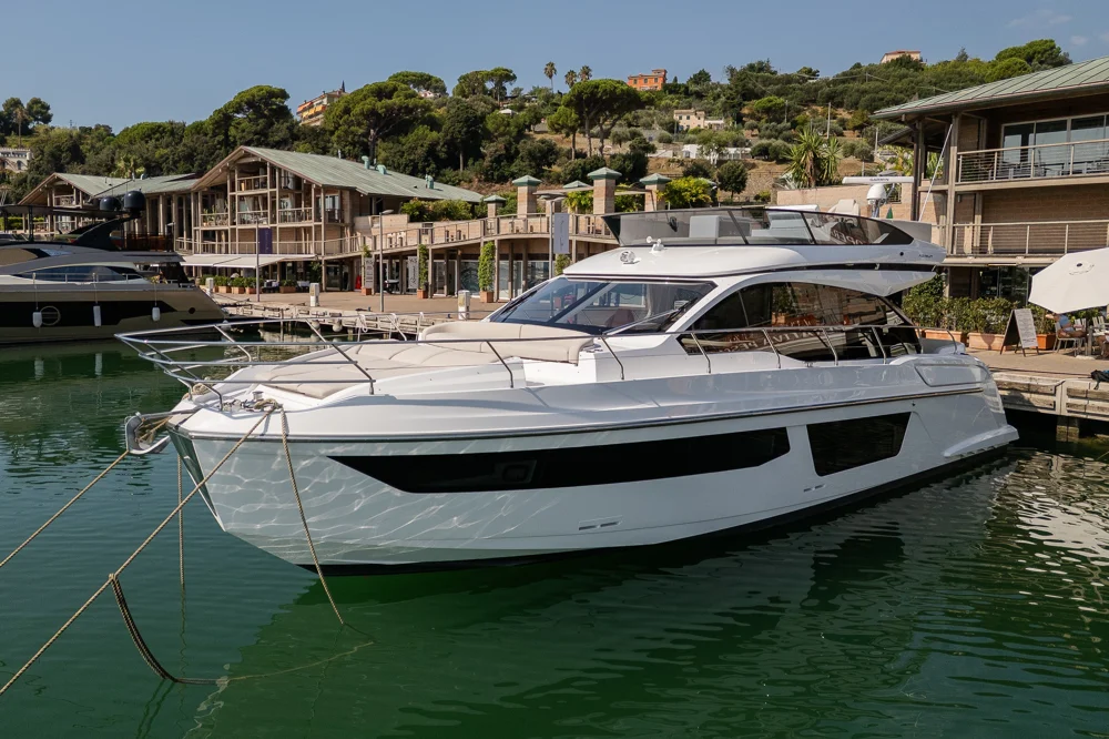 BoatPhoto.coverAlt