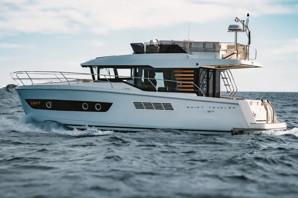 BoatPhoto.coverAlt