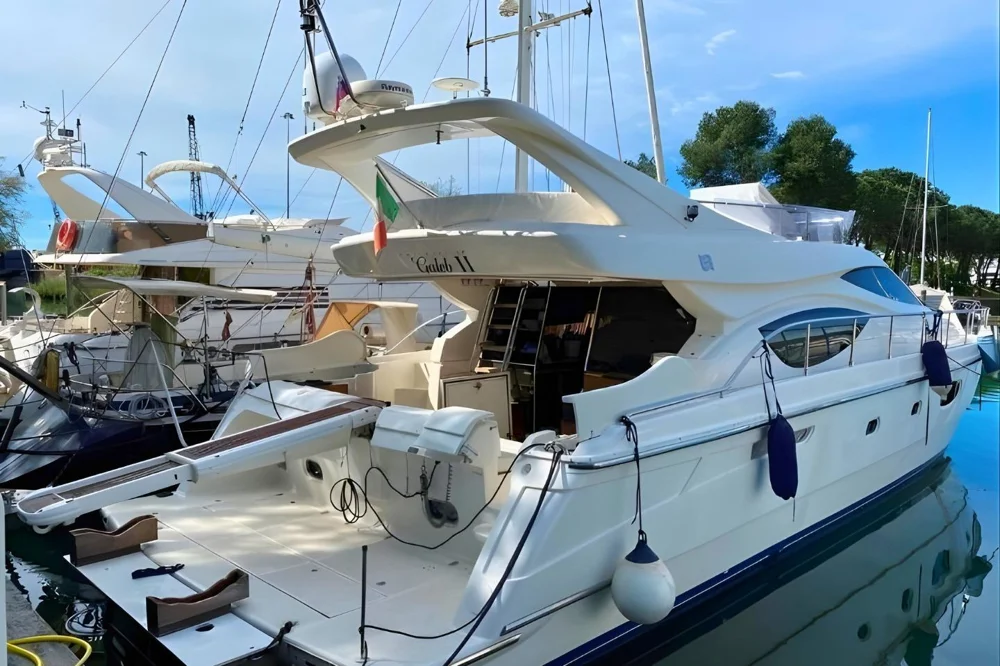 BoatPhoto.coverAlt