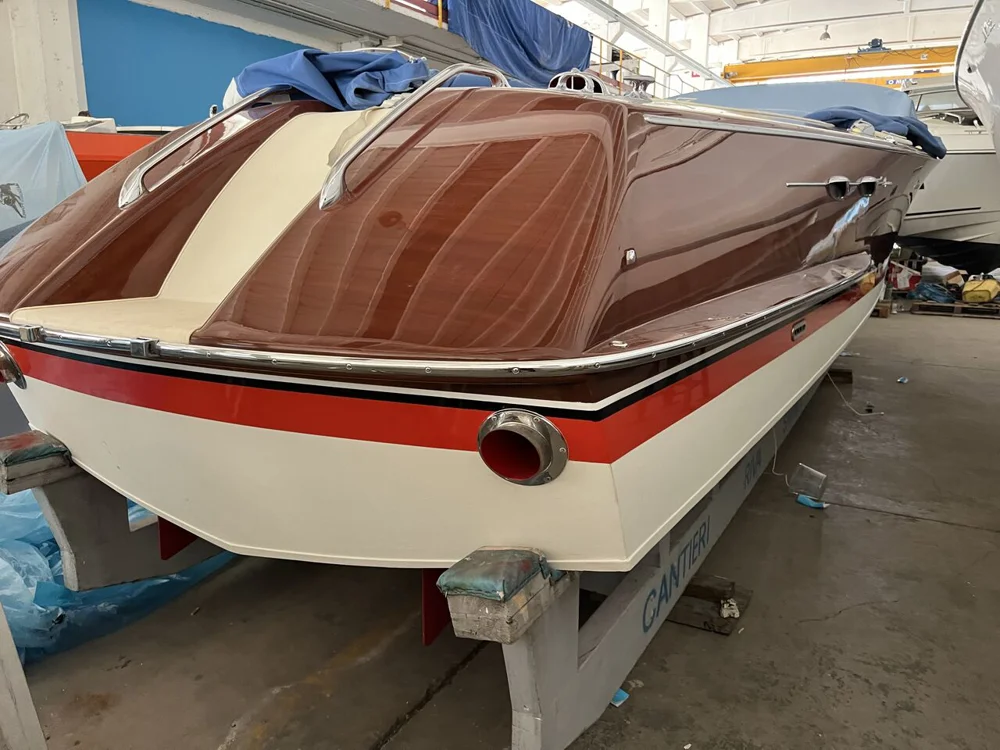 BoatPhoto.coverAlt
