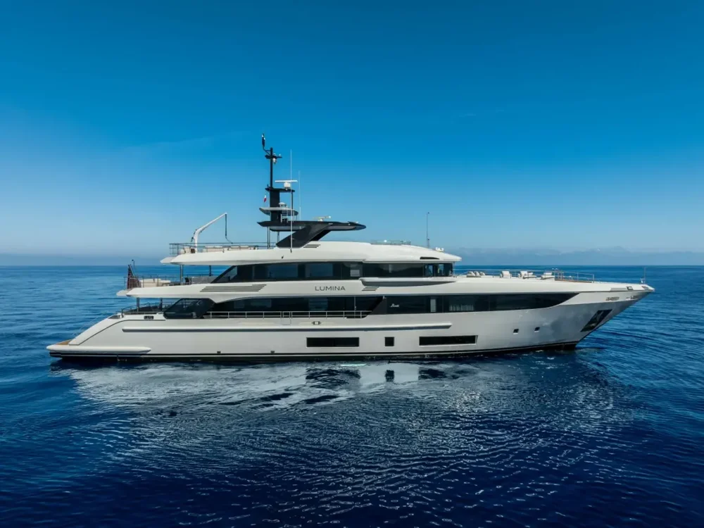 BoatPhoto.coverAlt
