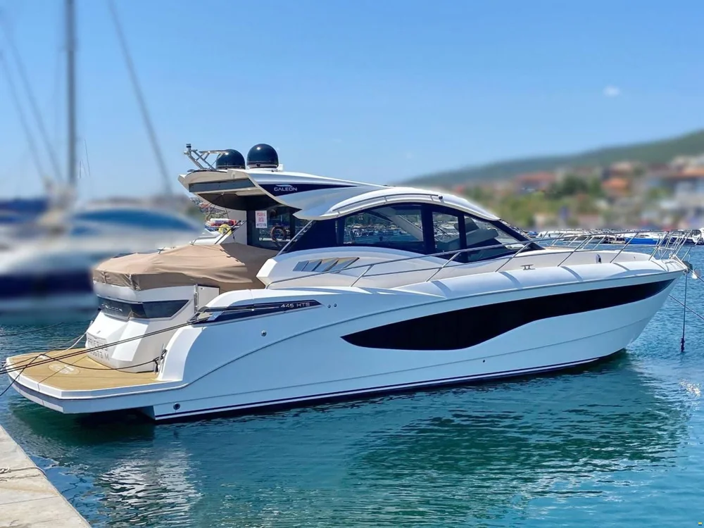 BoatPhoto.coverAlt