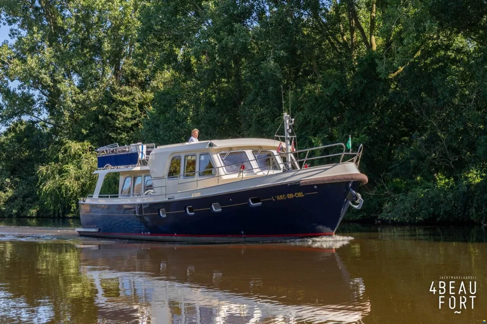 BoatPhoto.coverAlt