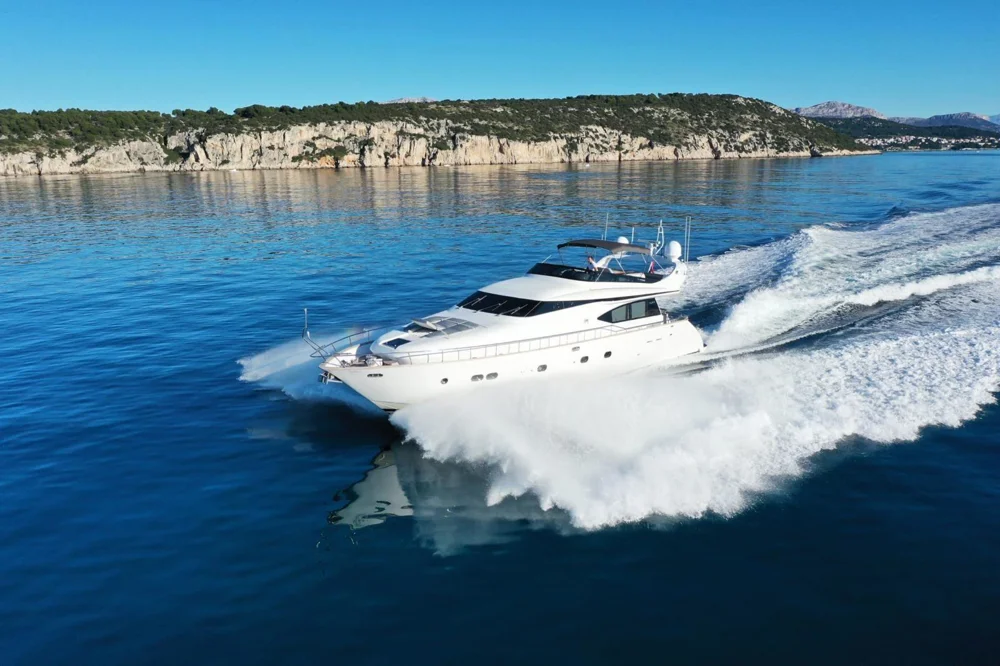BoatPhoto.coverAlt