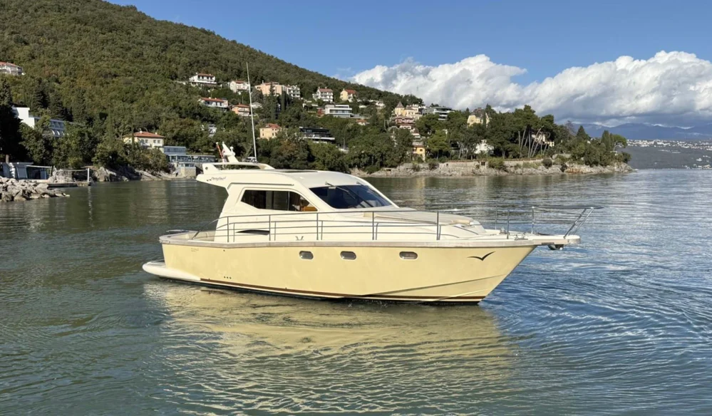 BoatPhoto.coverAlt