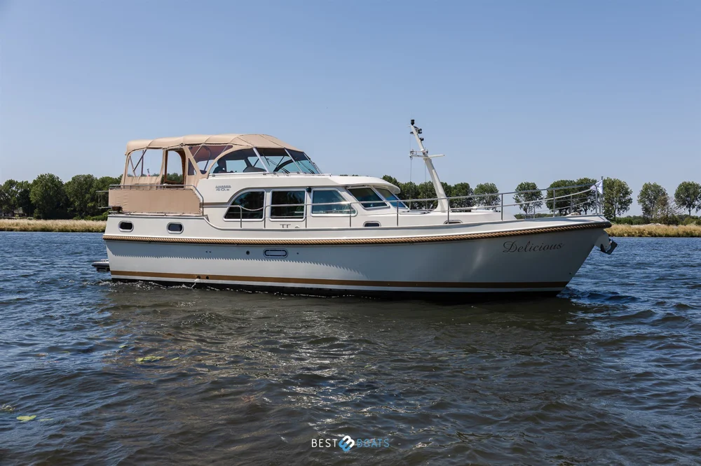 BoatPhoto.coverAlt