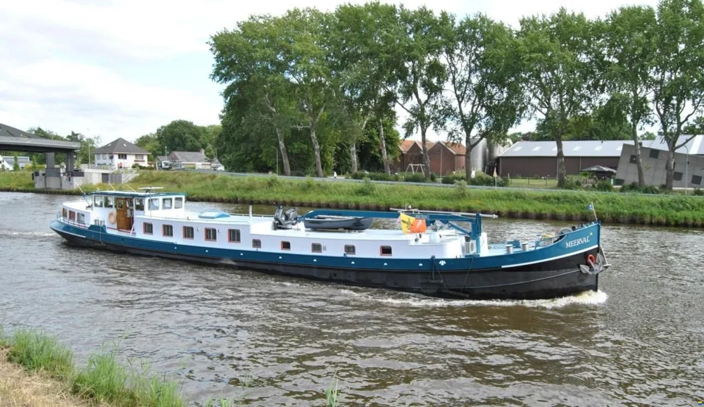 BoatPhoto.alt