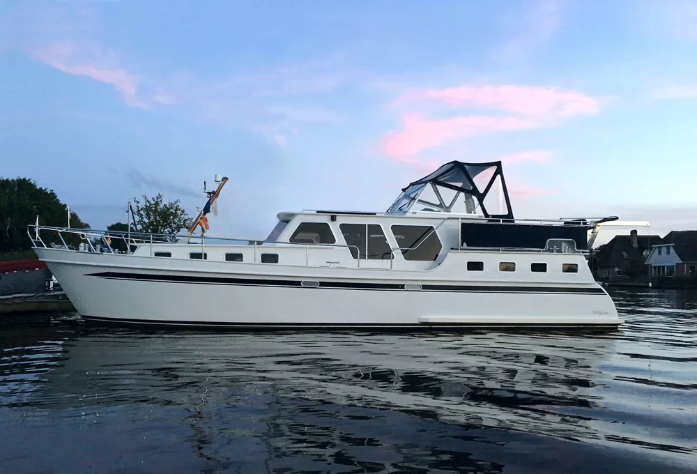 BoatPhoto.coverAlt