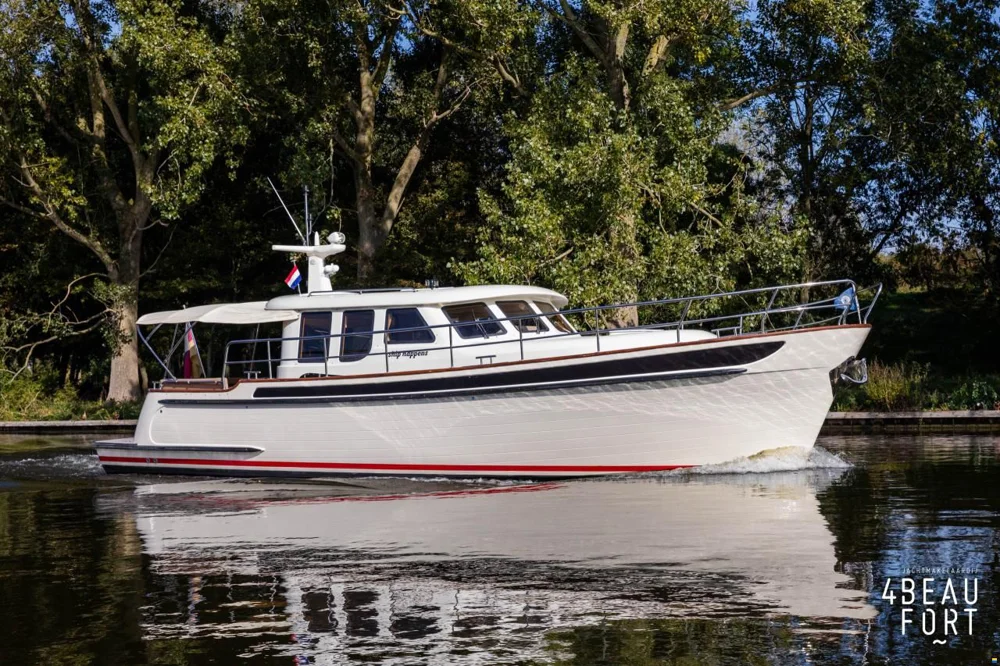 BoatPhoto.coverAlt