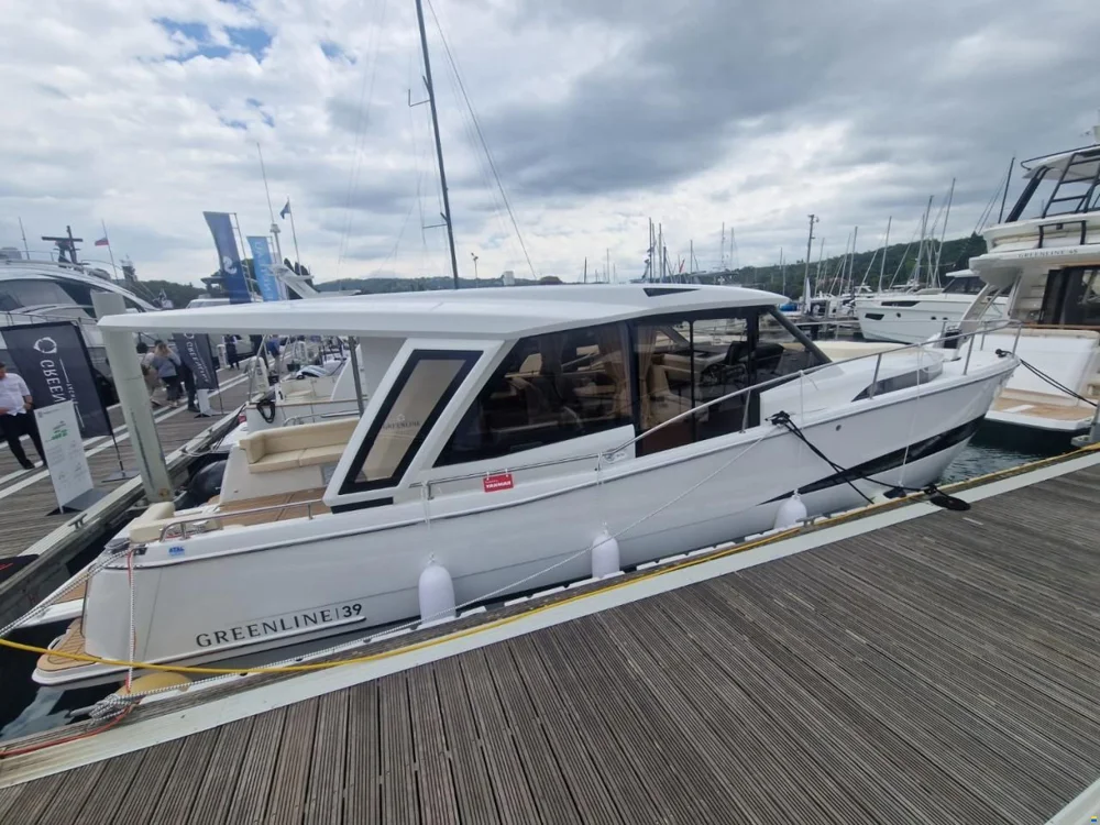 BoatPhoto.coverAlt