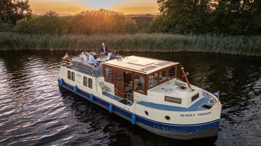 BoatPhoto.coverAlt