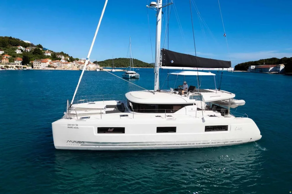 BoatPhoto.coverAlt