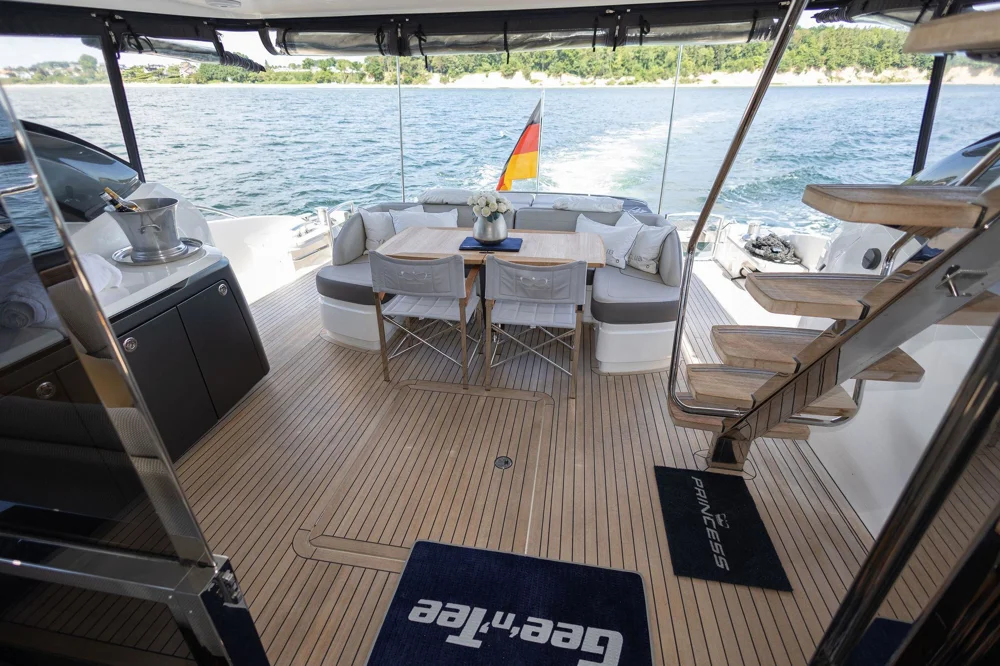 2014 Princess Yachts S72 for sale in Grömitz, Germany, photo 4 of 5