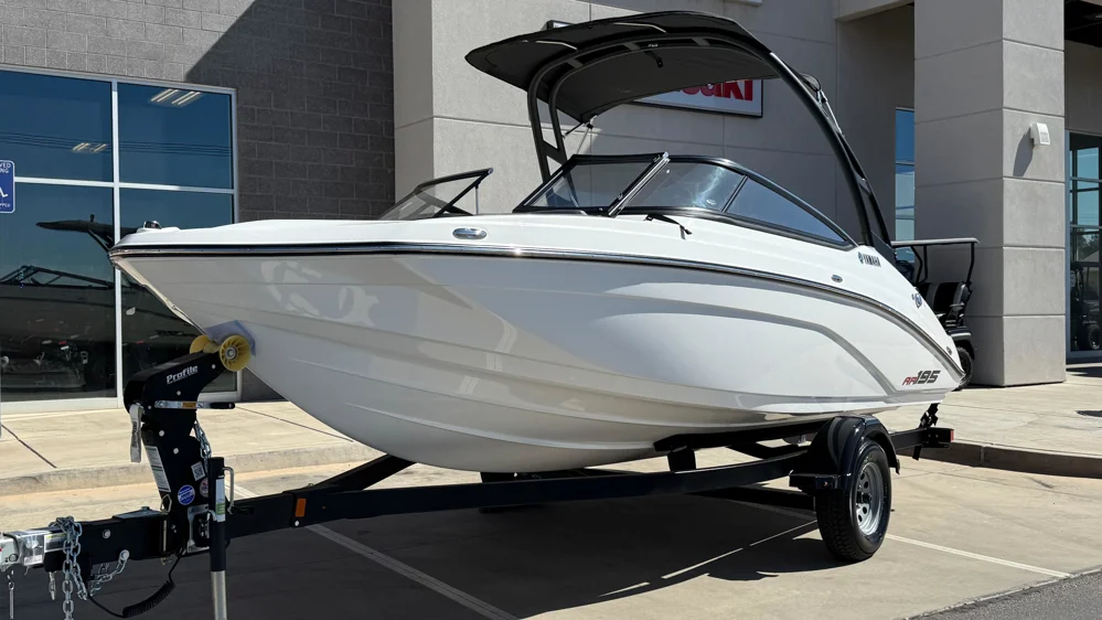 BoatPhoto.coverAlt