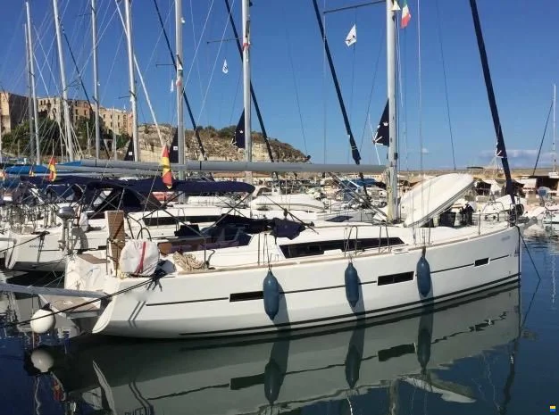 2015 Dufour 41.2 GL for sale in Corfu, Greece, photo 2 of 5