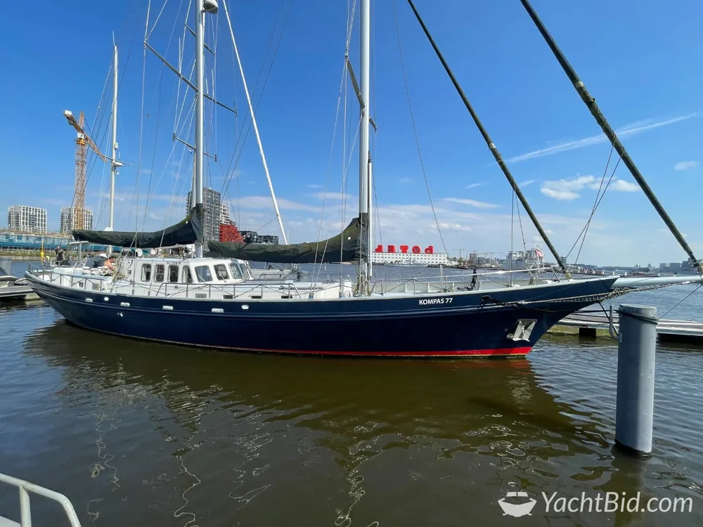 BoatPhoto.coverAlt