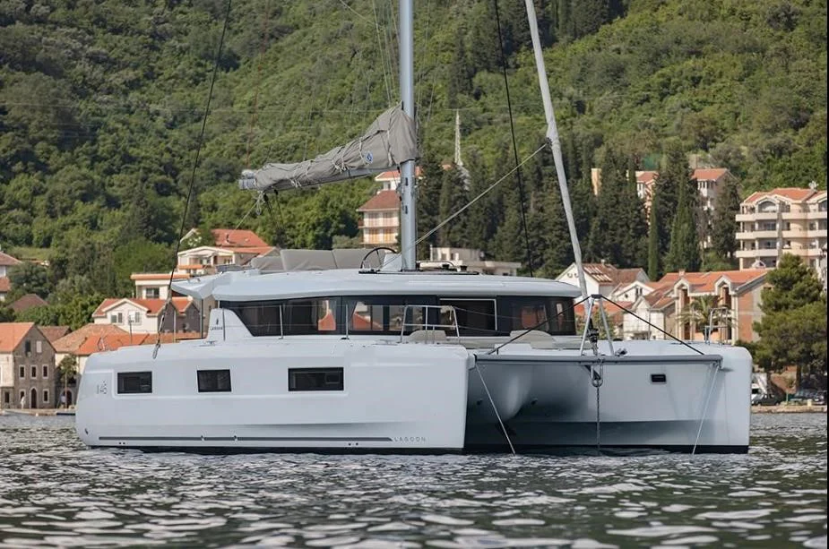 BoatPhoto.coverAlt