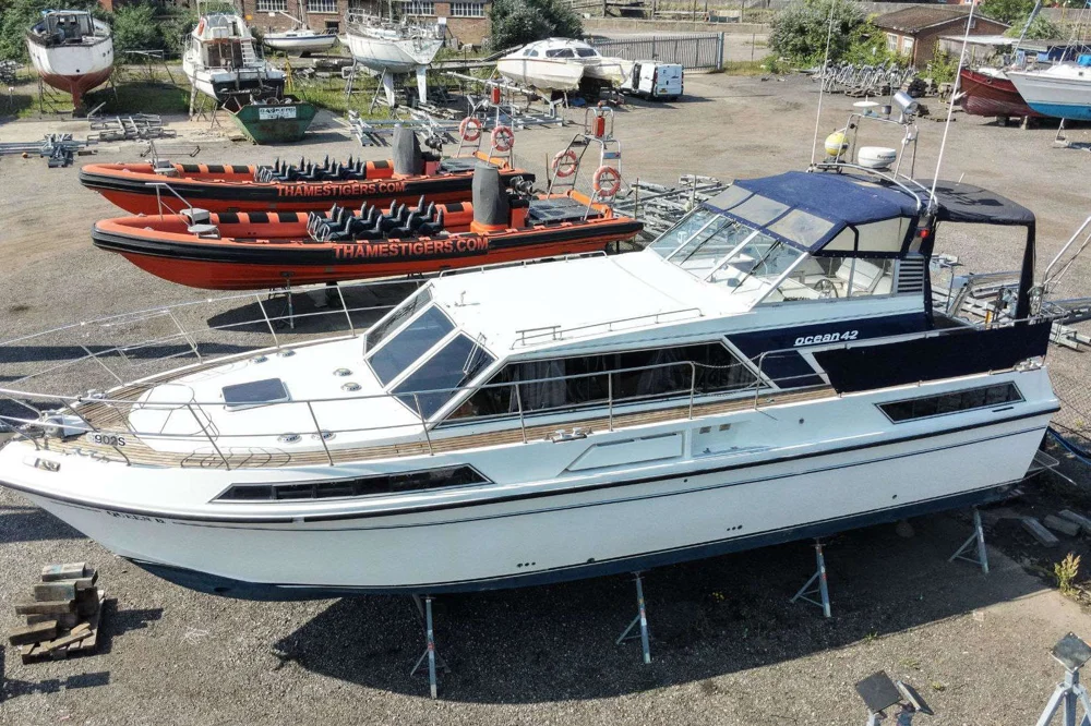 BoatPhoto.coverAlt