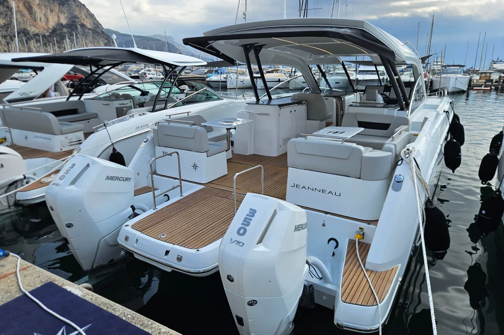 2027 Jeanneau TH38 for sale in Saint-Tropez, France