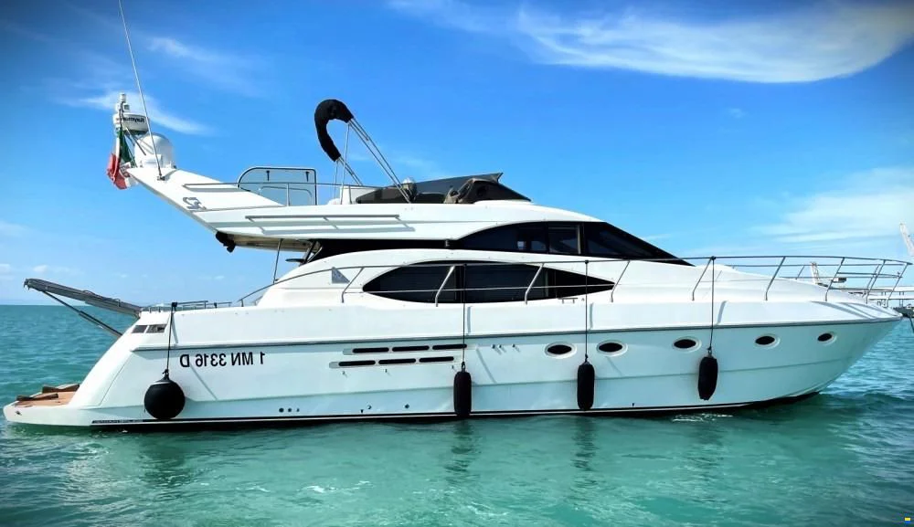 BoatPhoto.coverAlt
