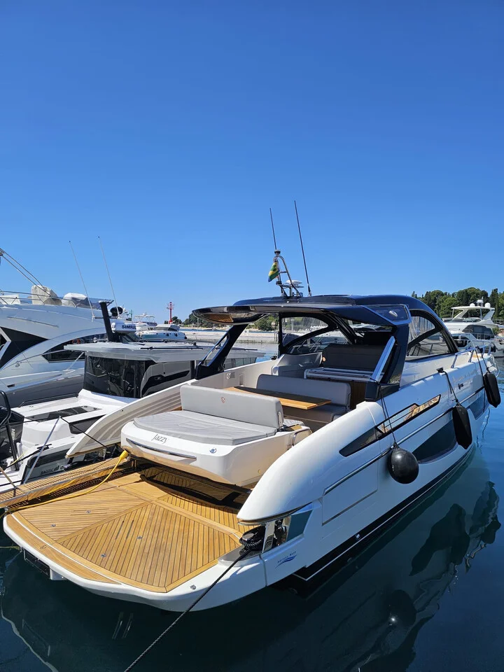 BoatPhoto.alt