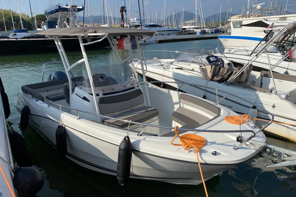 BoatPhoto.coverAlt