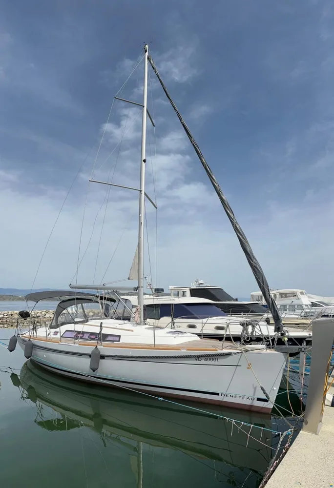 2014 Beneteau Oceanis 34 for sale in Faoug, Switzerland