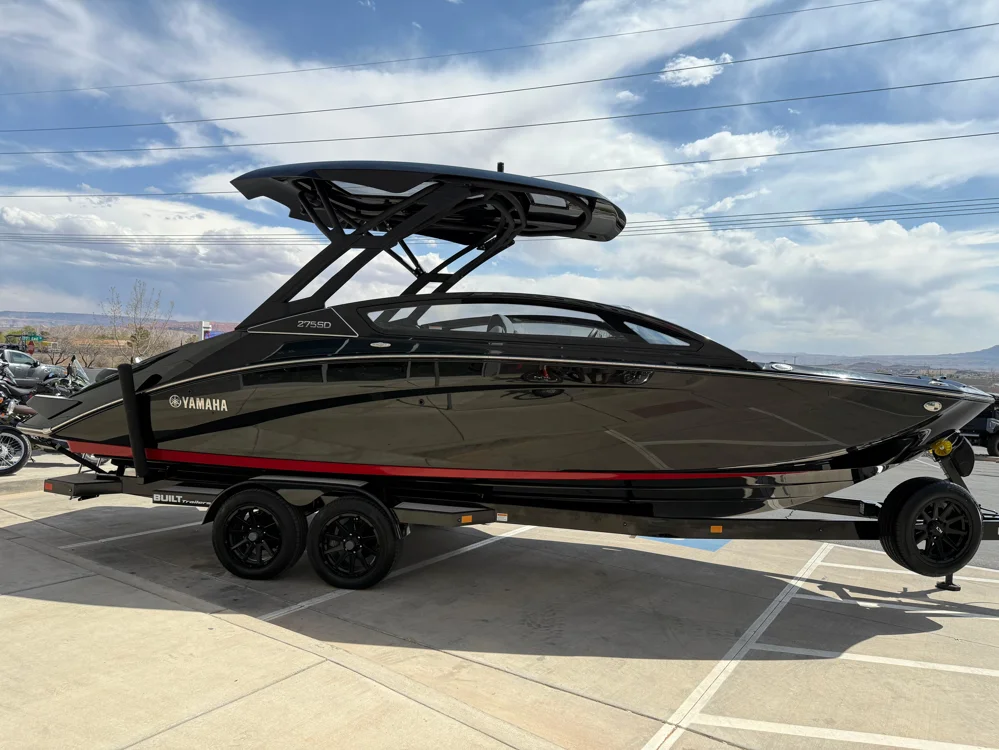 BoatPhoto.coverAlt