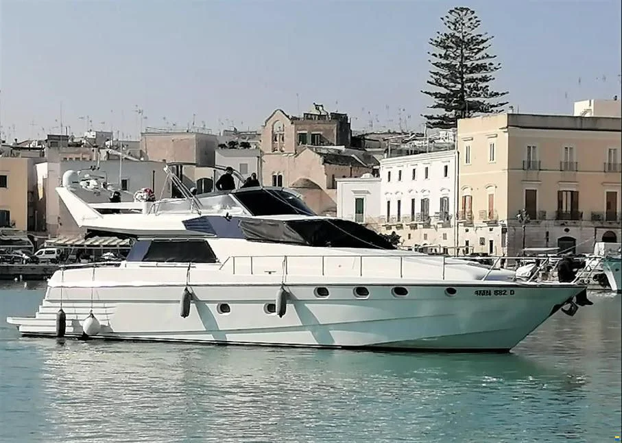 BoatPhoto.coverAlt