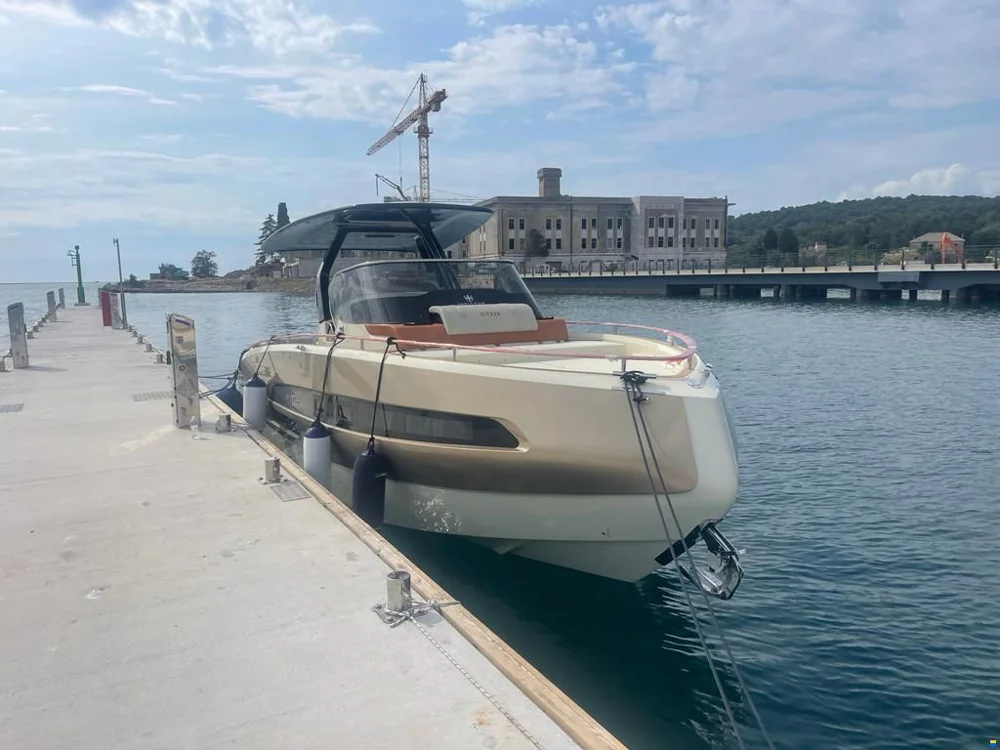 BoatPhoto.coverAlt
