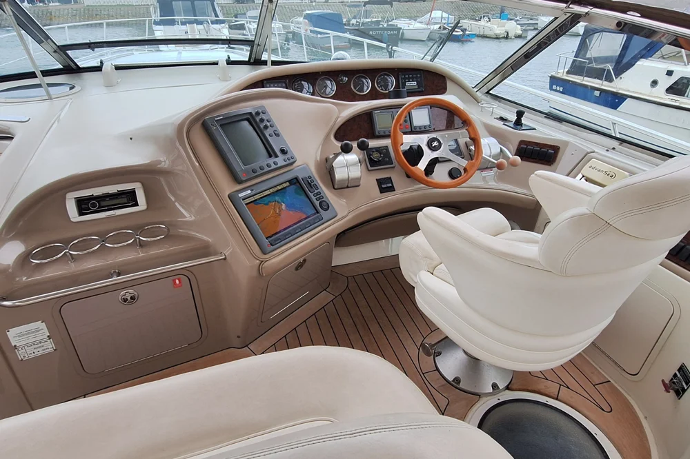 2000 Sea Ray Sundancer 540 for sale in Hellevoetsluis, The Netherlands, photo 3 of 5