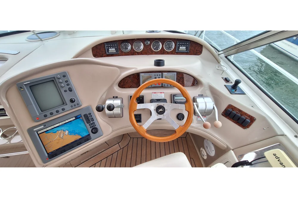 2000 Sea Ray Sundancer 540 for sale in Hellevoetsluis, The Netherlands, photo 4 of 5