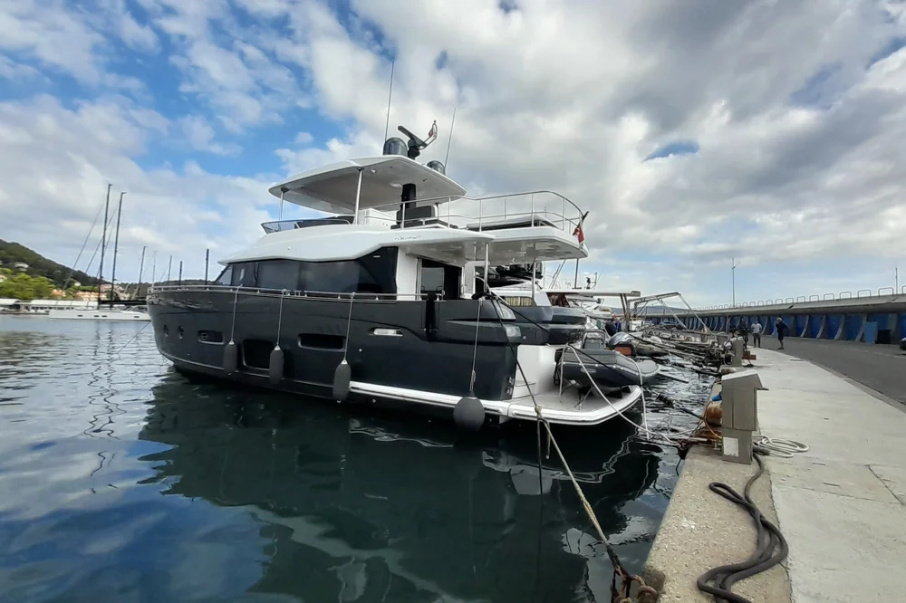 BoatPhoto.coverAlt