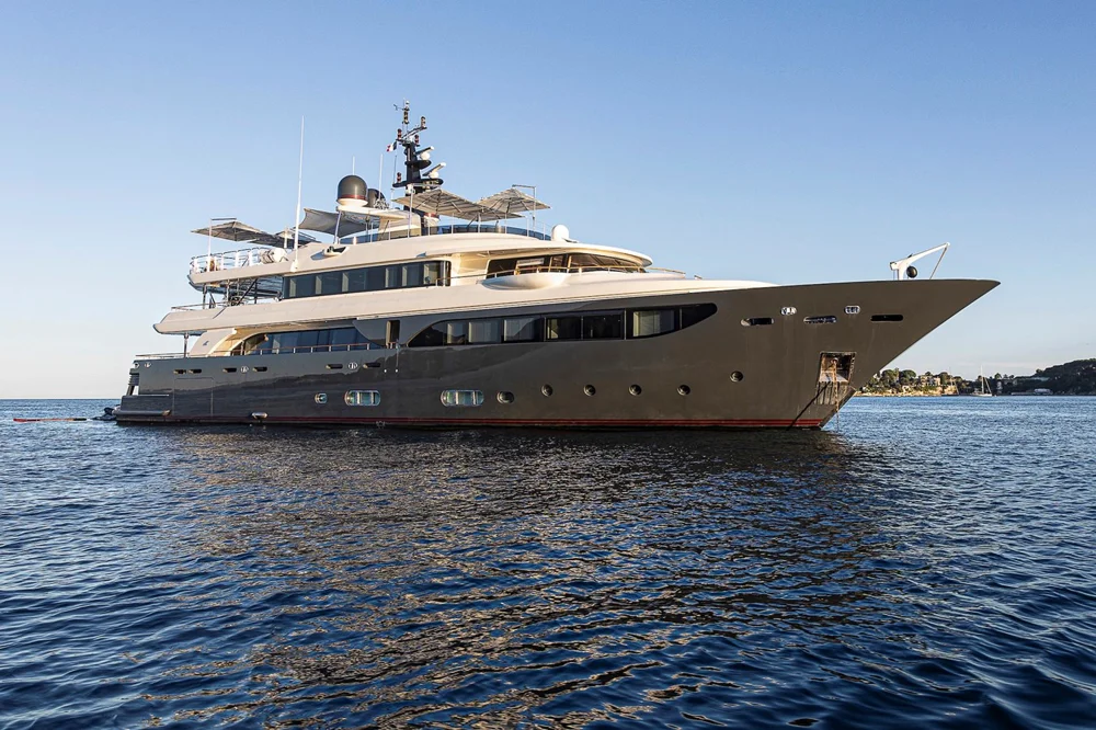 BoatPhoto.coverAlt