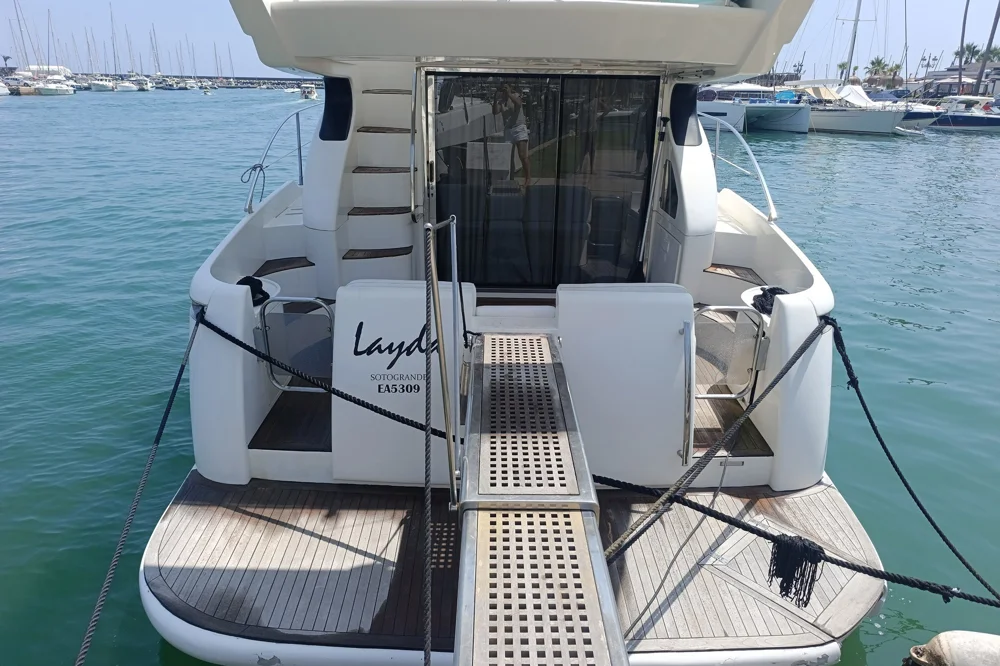 2001 Azimut 46 for sale in Sotogrande, Spain, photo 3 of 5