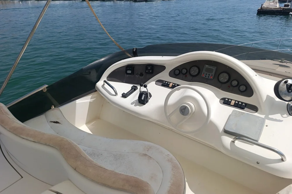 2001 Azimut 46 for sale in Sotogrande, Spain, photo 4 of 5