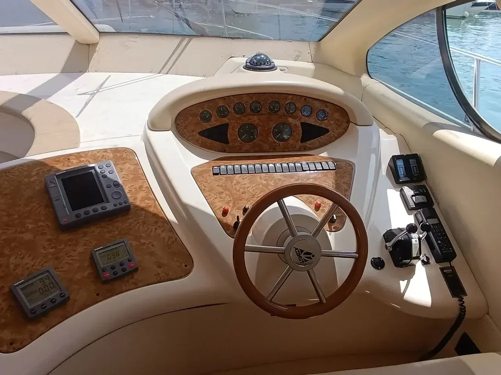 2000 Azimut 46 for sale in Sotogrande, Spain, photo 2 of 5