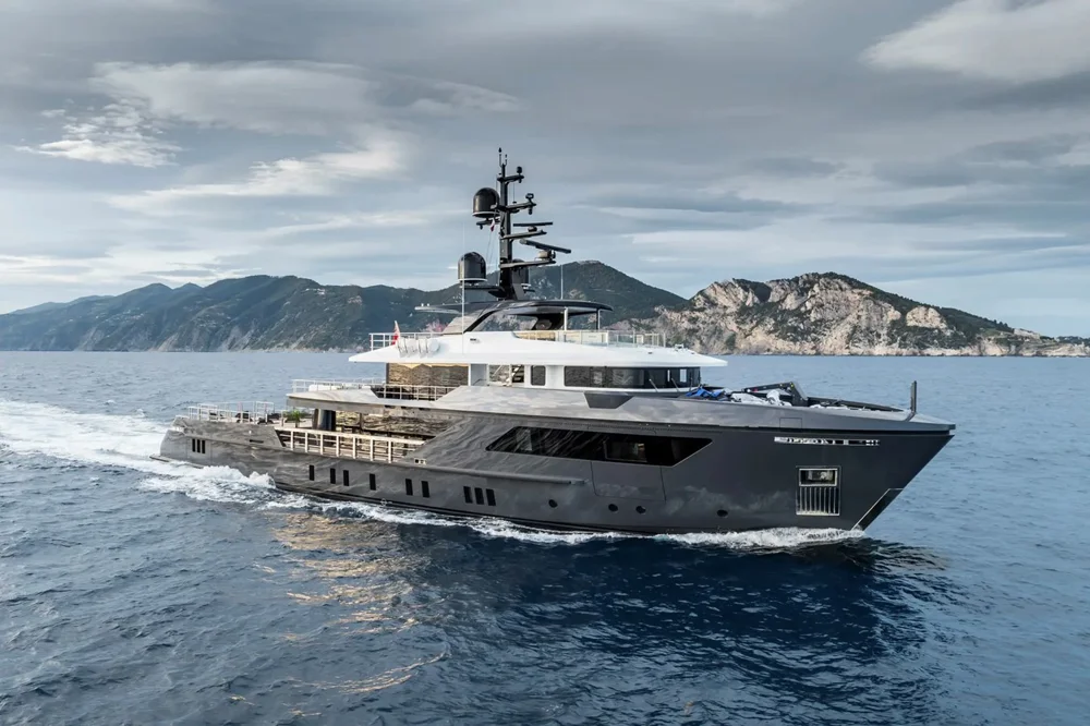 BoatPhoto.coverAlt