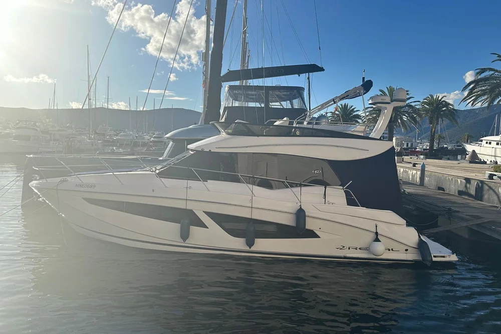 BoatPhoto.coverAlt