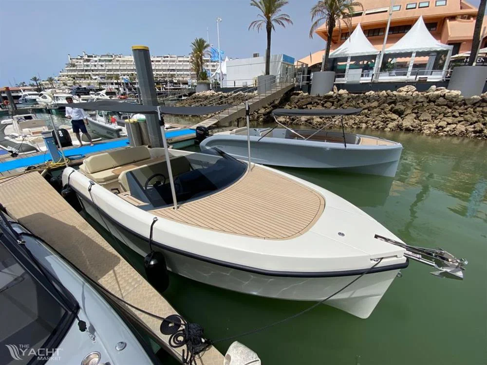 BoatPhoto.coverAlt