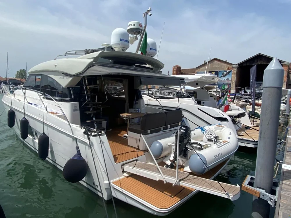 BoatPhoto.alt