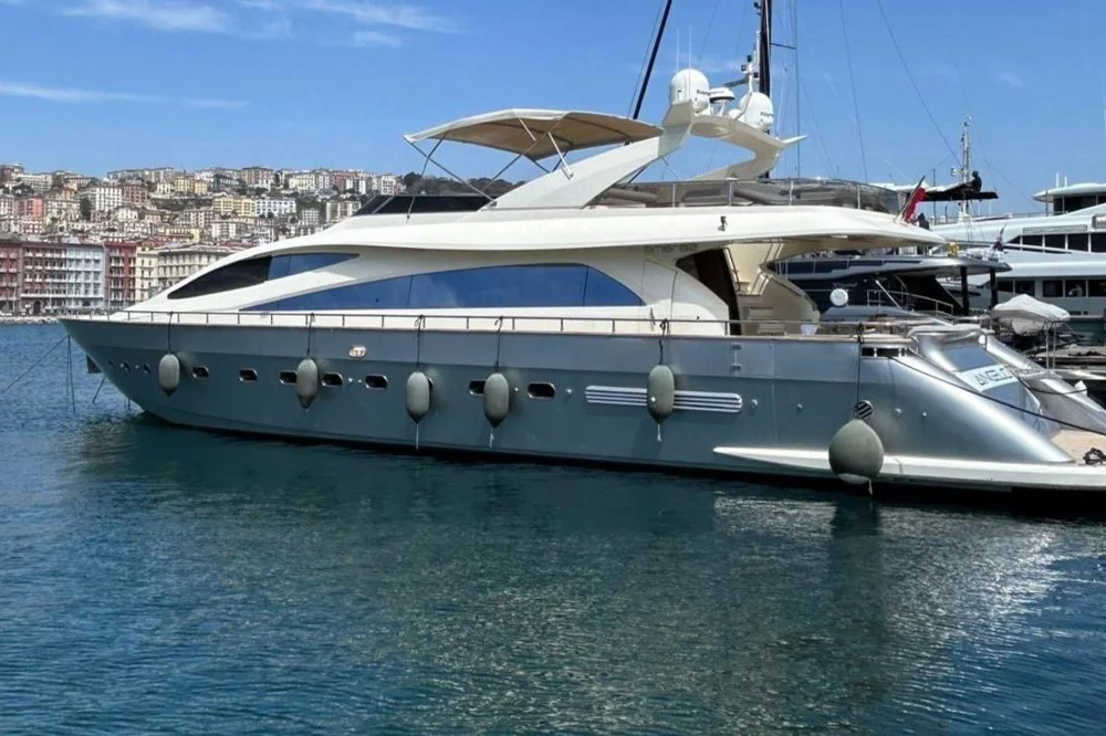 BoatPhoto.coverAlt