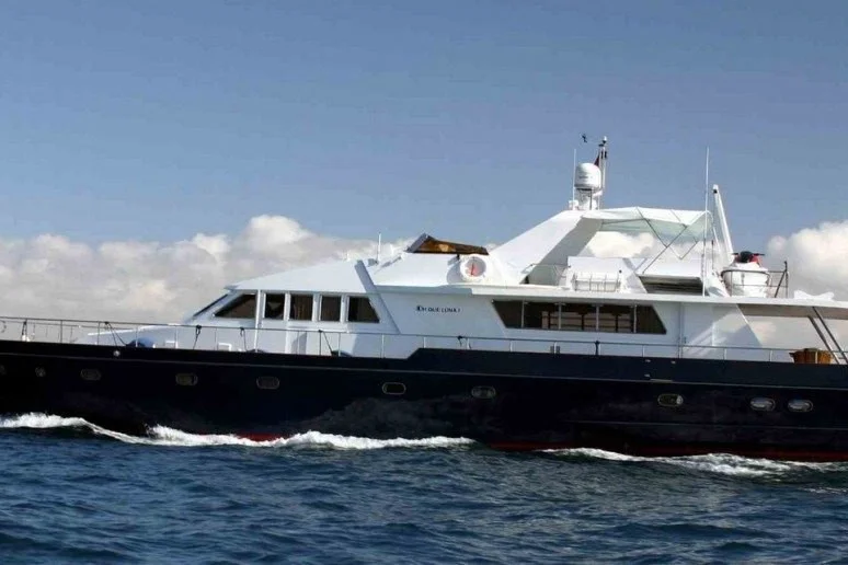 BoatPhoto.coverAlt