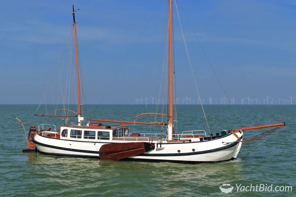 BoatPhoto.coverAlt