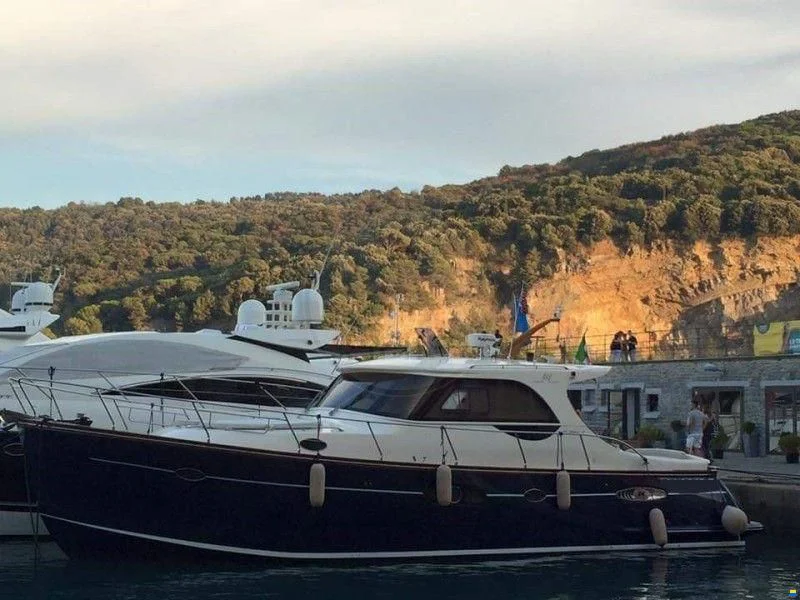 BoatPhoto.coverAlt