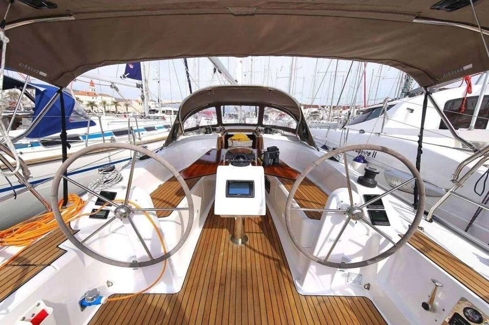 2017 Bavaria CRUISER 34 for sale in Pula, Croatia, photo 4 of 5