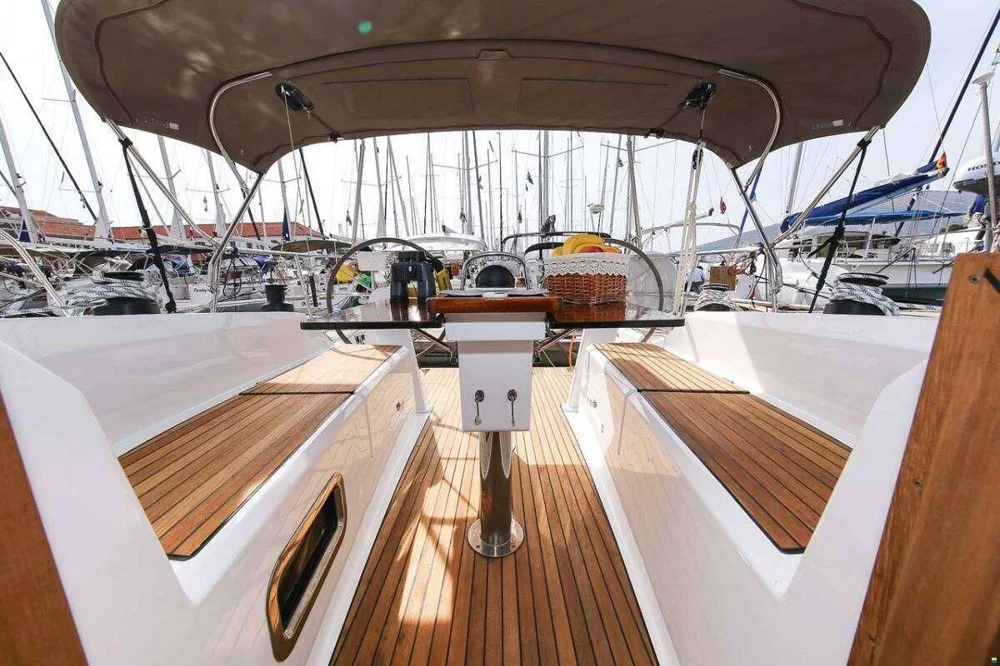 2017 Bavaria CRUISER 34 for sale in Pula, Croatia, photo 5 of 5